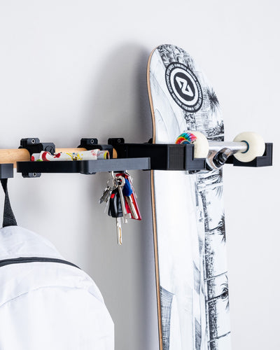 "Explorer on Wheels" Skateboard Stand 