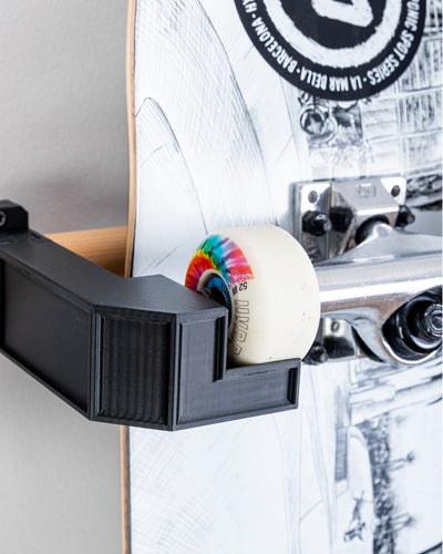 "Explorer on Wheels" Skateboard Stand 