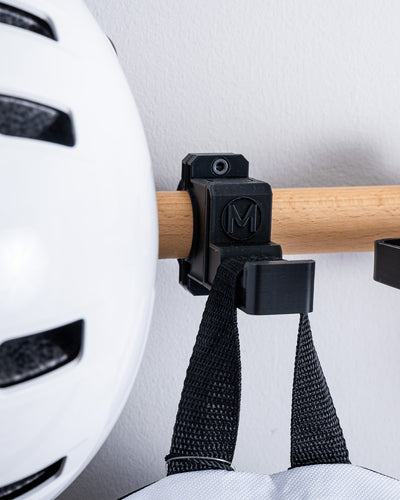 "Explorer on Wheels" Skateboard Stand 